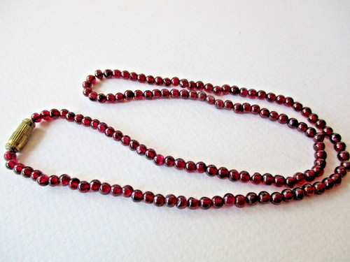 Collana granati produzione