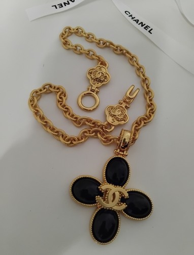 Chanel necklace vintage