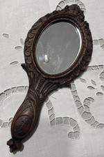 Vecchio specchio in legno