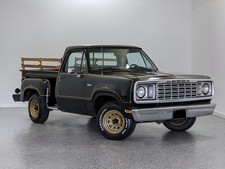 Dodge D100 stepside 1977 |