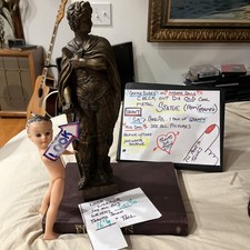 Antica statua in metallo