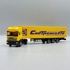 Camion giallo DAF 95 con