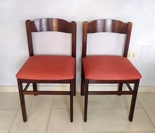 SET DUE SEDIE IN LEGNO NOCE SCURO CON SEDUTA IN TESSUTO ROSSO