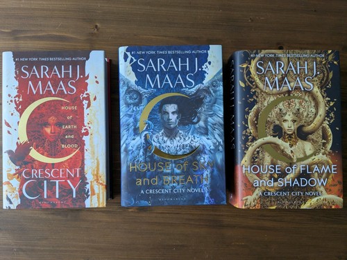 Crescent city trilogy - ,