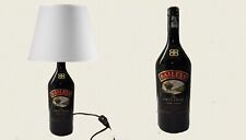 Lampada da tavolo bottiglia Baileys con paralume