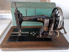 Antica Macchina Da Cucire Di