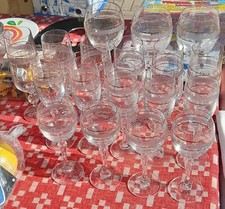 18 bicchieri a calice misti -