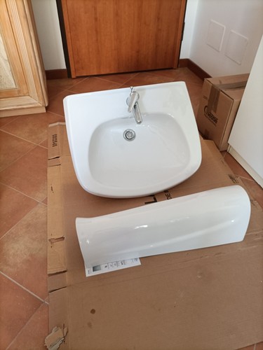 Lavabo con colonna - con,