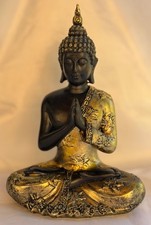 Statua Buddha in preghiera