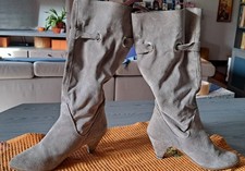 Stivali donna in pelle scamosciata, colore beige.Taglia 35