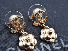 Orecchini Chanel Camelia Marca