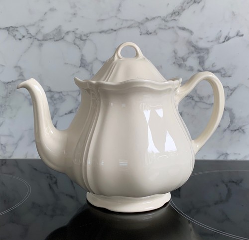 Wedgwood queen ware - queen's, /