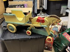 Cavallo e carrello giocattolo