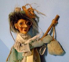 Strega da cucina vintage 11"