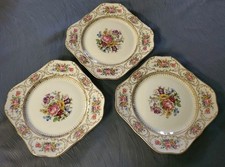 3) Piatti da pranzo quadrati