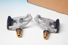 PEDALI DEDICATI BIANCHI L'UNA rivestiti in fibra con perno in titanio