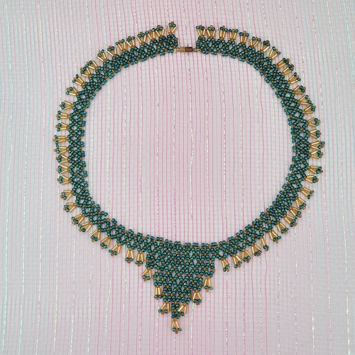 Collana girocollo lavorato - , a
