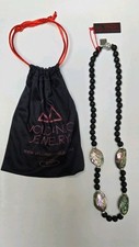 Collana in lava vulcanica e