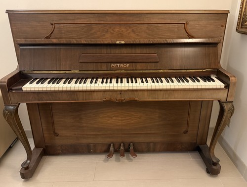 Petrof pianoforte verticale - , in