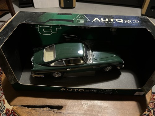 Autoart 70023 aston - -,