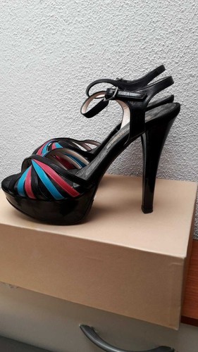 Sandalo nero celeste fucsia