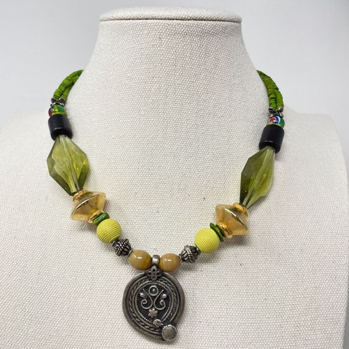 Collana con ciondolo - , in
