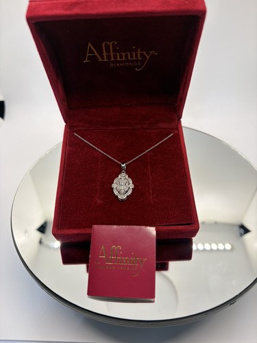 Collana con ciondolo affinity - con,