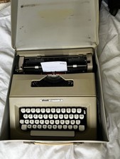 Macchina da scrivere olivetti