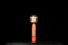 Bambola giapponese in legno