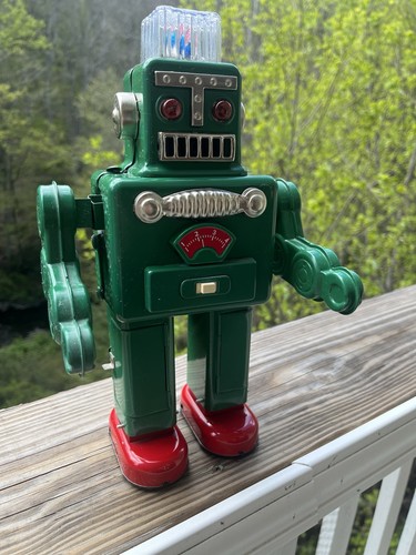 Smoking spaceman robot green - spaceman,