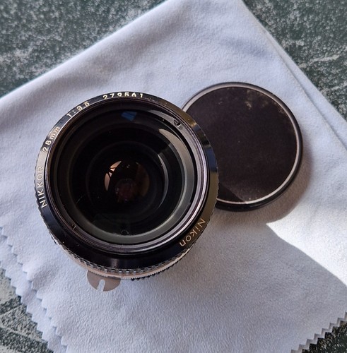 Nikon nikkor 28mm - nikon, non