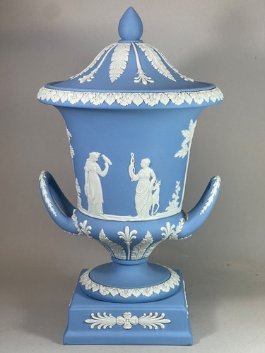 Wedgwood blue jasperware - blue,