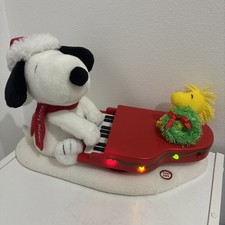 Hallmark Swinging con Snoopy Woodstock pianoforte musica e luci opere di Natale