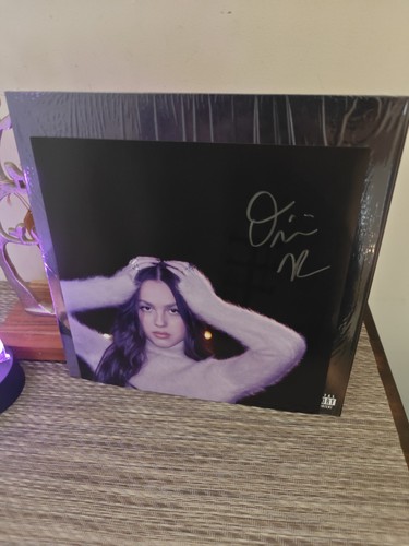 Olivia rodrigo guts signed - olivia,