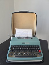 MACCHINA DA SCRIVERE OLIVETTI LETTERA 32 IVREA MADE IN ITALY