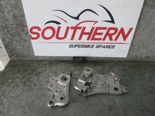 SUPPORTI POGGIAPIEDI YAMAHA MT