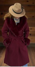 Cappotto bordeaux avvolgente