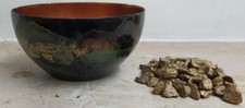 RIPRODUZIONE Pepite Oro in antica ciotola in lacca dipinta a mano. 