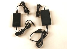 Lotto 2 alimentatori caricabatterie originali Toshiba 15V per PC portatili