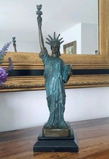 Scultura in bronzo statua