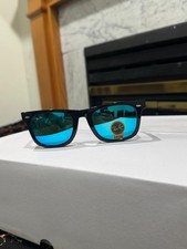 Ray-Ban RB2140 Wayfarer - Nero classico con lenti blu specchio vibranti