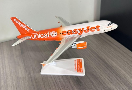 Airbus a319 easyjet unicef - a319,