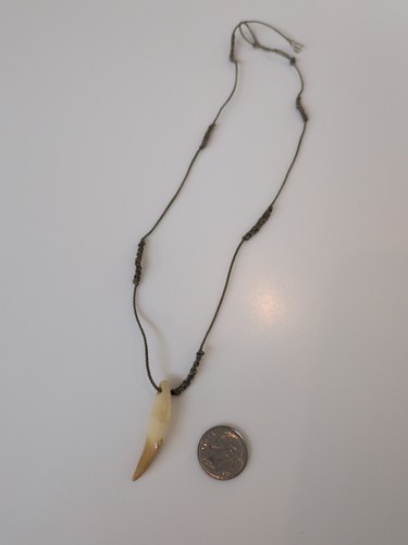 Collana con ciondolo dente - , di