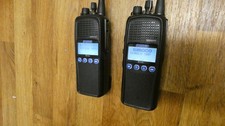 2 x Simoco SRP-9170 modello VHF usato con opzione Voice Scrambler On/Off.