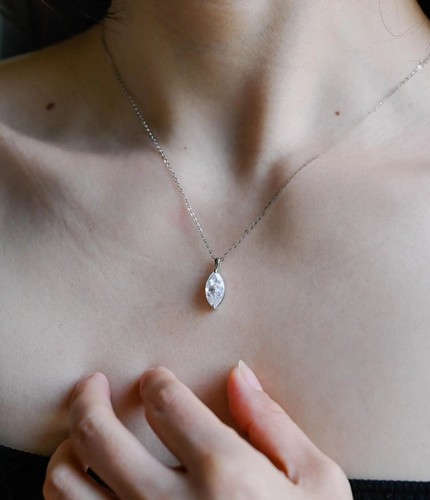 Raro ciondolo solitario con - raro,