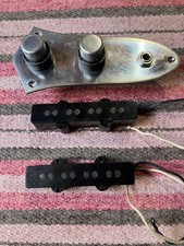 Fender Flea Road Worn Jazz