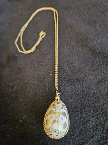 Collana con ciondolo - , uovo