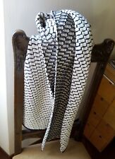 Sciarpa lana beige e nera lavorazione 3D double face