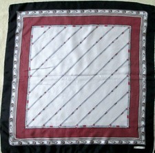 -Superbe Foulard CELINE soie