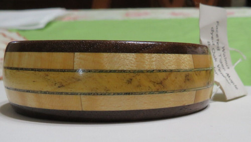 Bracciale nuovo con etichette